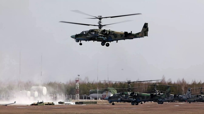 Trong cuộc xung đột Nga – Ukraine đang diễn ra, chủ yếu có 3 loại trực thăng vũ trang hạng nặng được quân đội Nga sử dụng; ngoài trực thăng Ka-52 còn có Mi-24 và Mi-28, nhưng Ka-52 chủ yếu đảm nhiệm thực hiện các vụ tấn công và yểm trợ tầm gần cho bộ binh và lực lượng quân dù.
