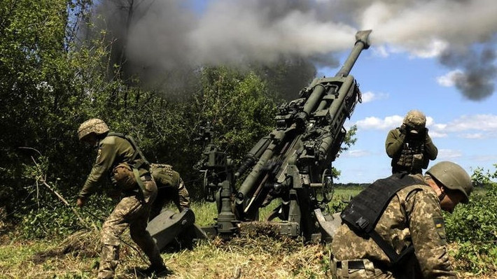 Quân đội Nga cũng không thể tiến hành vượt sông Bắc Donetsk từ những nơi khác, và pháo binh Ukraine đã đánh một số trận, phá hủy các phương tiện vượt sông Bắc Donetsk của quân Nga. Vì vậy, một thế trận bế tắc đã hình thành trên tuyến Sieverodonetsk -Lisichansk.
