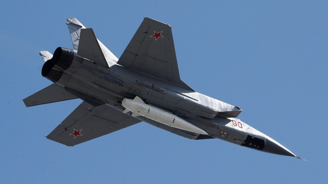 Nhưng sẽ là hợp lý khi cho rằng, việc triển khai MiG-31K ở Kaliningrad, rất có thể là một “cảnh báo có chủ đích” của Nga đối với NATO. Mối đe dọa trả đũa là hiển nhiên, nếu NATO nghĩ đến việc can thiệp quân sự có thể xảy ra, giữa Nga và Ukraine”; hết lời dẫn.