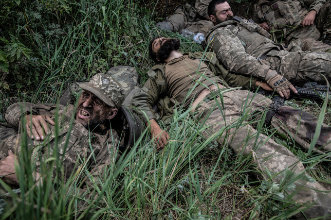 Hiện có khoảng 2.000 quân, bao gồm khoảng 1.800 binh sĩ Ukraine, 120 dân quân tiểu đoàn Right Sector, 80 lính tình nguyện nước ngoài, cùng 40 xe chiến đấu bọc thép và khoảng 80 khẩu pháo đang mắc kẹt trong "Vòng vây Gorskoye" và có nguy cơ bị tiêu diệt hoàn toàn.
