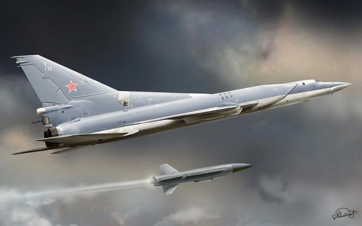 Với mục đích là tiêu diệt tàu sân bay, Kh-22 có thể đánh chìm các tàu chiến có trọng tải hàng chục nghìn tấn, chỉ bằng một phát bắn trúng. Để đối phó với các mối đe dọa từ Mỹ và NATO, Liên Xô đã sản xuất ít nhất 1.000 tên lửa Kh-22, và hầu hết chúng được triển khai tại Ukraine, cùng với máy bay ném bom chiến lược Tu-22.