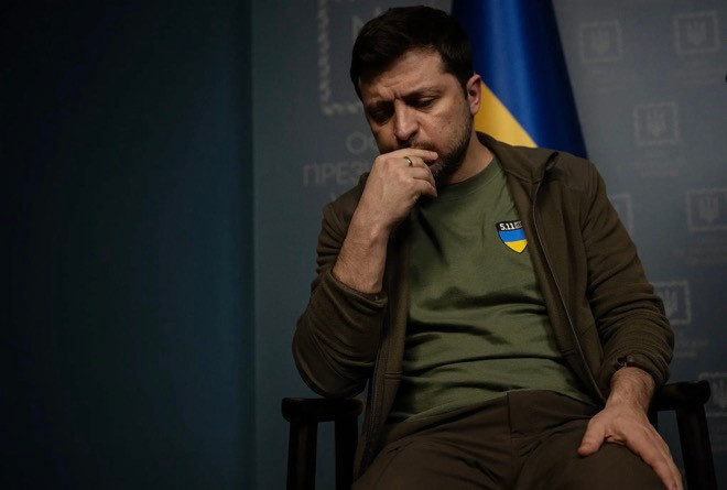 Trong khi đó, Quân đội Ukraine dường như cũng còn lâu mới đủ khả năng tiến hành cuộc phản công xoay chuyển tình thế. Theo tính toán, những vũ khí hạng nặng mà mà phương Tây cam kết viện trợ, sẽ mất ít nhất hai tháng để đến được vùng giao tranh. Điều này có thể khiến lực lượng Nga tiếp tục duy trì lợi thế hỏa lực trong thời gian trước mắt.