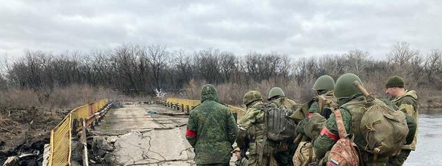 Tính đến thời điểm hiện tại, Quân đội Nga đã tấn công khu vực Donbas được một tháng; trong thời gian này, ngoài cuộc tấn công vào Donbass, quân Nga cũng tích cực săn lùng các chuyến hàng viện trợ vũ khí của NATO, chuyển cho Ukraine; khiến quân Ukraine ở Donbass lâm vào cảnh chiến đấu thiếu vũ khí.