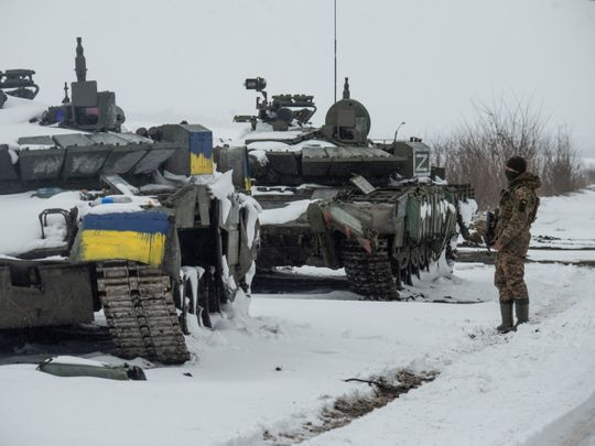 Không còn nghi ngờ gì nữa, như trường hợp của Ukraine, hầu hết các xe tăng của họ đều ở trong tình trạng kỹ thuật kém; các nhà máy sửa chữa xe tăng bị thiệt hại nặng. Nhưng các nhà máy sửa chữa xe tăng của Nga, chưa bao giờ bị tấn công hay đánh bom.