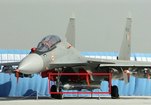 Các biến thể của BrahMos với tầm bắn xa hơn, hiện được cho là đang được Ấn Độ phát triển; với tốc độ rất cao của tên lửa BrahMos, khiến nó khó bị đánh chặn hơn và có nhiều động năng hơn, khi tấn công mục tiêu. Ngược lại, với tốc độ siêu thanh, tên lửa khó đạt được tầm bắn xa hơn.