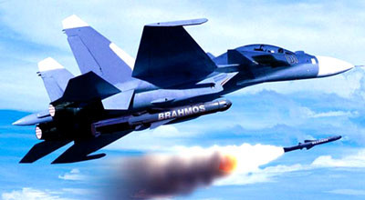 Kể từ khi được đưa vào trang bị vào năm 2002, Su-30MKI khi đó được nhiều chuyên gia đánh giá là máy bay chiến đấu có khả năng nhất trên thế giới và với hệ thống điện tử hàng không được nâng cấp theo tiêu chuẩn phương Tây, nên phạm vi vũ khí mà nó có thể sử dụng cũng được mở rộng.