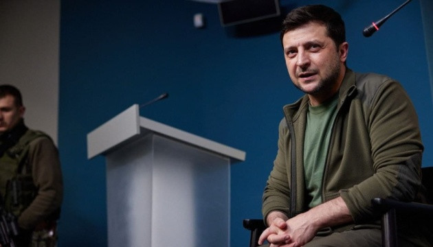 Tổng thống Ukraine Volodymyr Zelensky đã thẳng thắn nói trong một cuộc phỏng vấn với hãng truyền hình Mỹ ABC hôm qua rằng, sau khi biết về việc NATO không sẵn sàng chấp nhận Ukraine, ông không còn “vướng bận” vào việc gia nhập NATO.