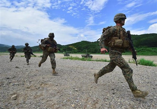 Với sự can thiệp của NATO, không chỉ việc triển khai quân đội Mỹ ở Syria mà còn có sự hiện diện của một số lượng lớn quân đội Thổ Nhĩ Kỳ ở miền bắc Syria, nơi các lực lượng vũ trang người Kurd Syria đang tích cực hoạt động.