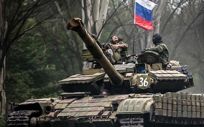 Kể từ khi cuộc xung đột Nga-Ukraine bùng nổ, không có cảnh chiến đấu xe tăng quy mô lớn nào; lý do là một mặt quân đội Ukraine thiếu các loại xe tăng chiến đấu chủ lực tương ứng; mặt khác, do các nước phương Tây đã viện trợ cho quân đội Ukraine một số lượng lớn các hệ thống vũ khí chống tăng tiên tiến.
