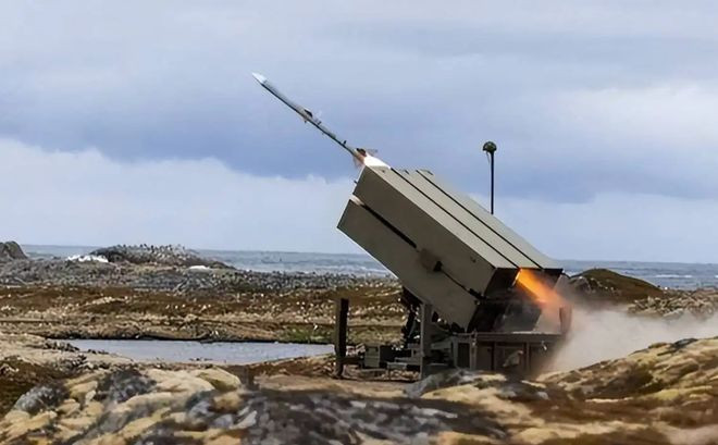 Trong thời gian qua, các hệ thống phòng không NASAMS và IRIS-T mà các nước phương Tây hứa viện trợ cho Ukraine, nhưng Kiev vẫn chưa nhận đủ, nên quân đội Ukraine không có nhiều hệ thống đánh chặn phòng hiện đại.
