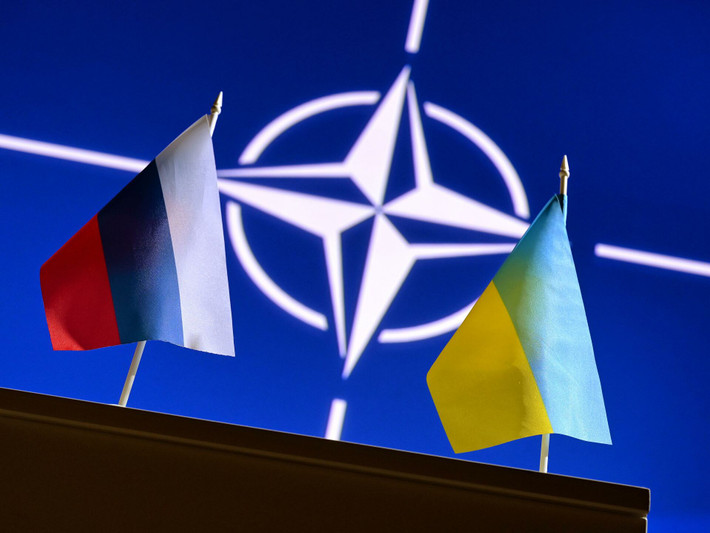Tuy nhiên, NATO không muốn đối đầu với Nga bằng cách tuyên bố giúp đỡ đưa quân vào Ukraine. Nhưng hiện tại, NATO đang đưa ra một kế hoạch phòng thủ tập thể của khối này, cho phép Liên minh triển khai thêm lực lượng và vũ khí.