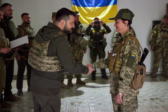 Ngày 29/5, Tổng thống Ukraine Zelensky đã đến thăm giới tuyến ở Kharkov; đây là lần đầu tiên ông xuất hiện bên ngoài thủ đô Kiev, kể từ khi xung đột nổ ra vào ngày 24/2. Điều này dường như cuộc xung đột sẽ sớm leo thang ở khu vực này.