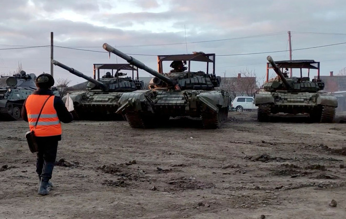 Còn Ngoại trưởng Nga Lavrov cho rằng, việc tình hình leo thang xung quanh Ukraine có kết thúc vào ngày 20/2 hay không, không hoàn toàn phụ thuộc vào Nga, bởi đó không phải là điều mà Nga chủ trương. Và cuộc tập trận Nga-Belarus sẽ kết thúc vào ngày này theo kế hoạch.