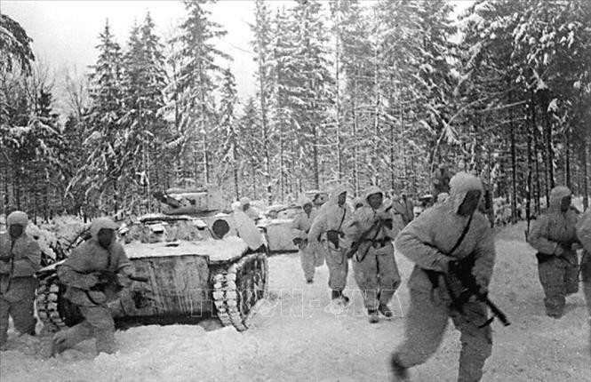 Trong trận chiến bảo vệ Moscow vào mùa đông năm 1941, băng giá đã đóng vai trò quan trọng trong việc ngăn chặn cuộc tấn công của Đức Quốc xã. Phải nói rằng, chủ đề mùa đông từng giúp ngăn chặn những đội quân xâm lược nước Nga đã xuất hiện từ rất lâu trước Chiến tranh thế giới thứ hai.