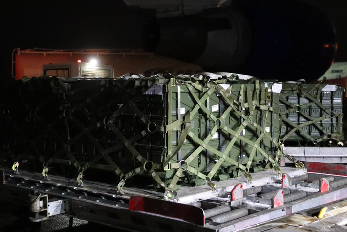 Mặc dù quân đội Ukraine không có lợi thế và đang mất dần vị thế, nhưng các nước NATO vẫn tiếp tục hỗ trợ và cố gắng hết sức để trang bị vũ khí cho quân đội Ukraine, để Kiev có thể kháng cự lại trước sức tấn công của quân Nga.