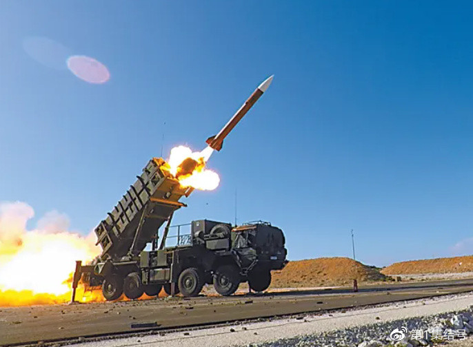 Đầu tháng 12, Mỹ đã đồng ý cung cấp cho Ukraine hệ thống tên lửa phòng không Patriot để tăng cường khả năng phòng thủ của Ukraine. Mỹ và các đồng minh cũng đã cam kết cung cấp các thiết bị liên quan đến năng lượng để giúp Ukraine tự vệ trước các cuộc tấn công của Nga vào cơ sở hạ tầng của nước này.