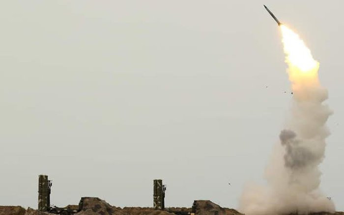 Tên lửa S-300 do lực lượng phòng không mặt đất của Nga phóng; đây là loại tên lửa phòng không do Liên Xô sản xuất. Theo một số thông tin, do số lượng tên lửa tấn công mặt đất của Nga không đủ; vì vậy, tên lửa phòng không S-300 đã được Quân đội Nga huy động, sử dụng cho các cuộc tấn công mặt đất.