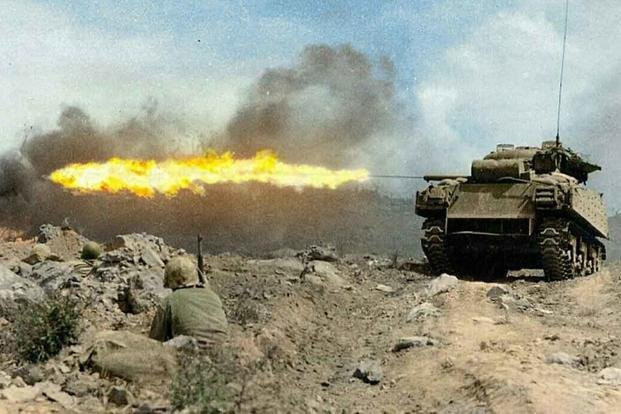 Giờ đây núi Suribachi đã bị cô lập với phần còn lại của đảo. Tuy nhiên lính Nhật ở đây chiến đấu với tinh thần quyết tử nên cả hai phải giành giật nhau từng mét vuông đất. Để chống lại hệ thống địa đạo của người Nhật, lính Mỹ tập trung sử dụng lựu đạn và súng phun lửa.
