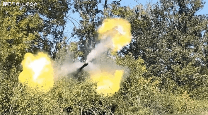 Truyền thông Ukraine cho biết, đêm qua quân đội nước này đã mở cuộc tấn công vào chiến tuyến Dudcany thuộc vùng Kherson với ưu thế rõ rệt, hai bên giao tranh ác liệt và Quân đội Nga đã sử dụng các loại pháo tự hành, pháo phản lực và pháo xe kéo hạng nặng, máy bay chiến đấu, trực thăng vũ trang tấn công quân đội Ukraine.