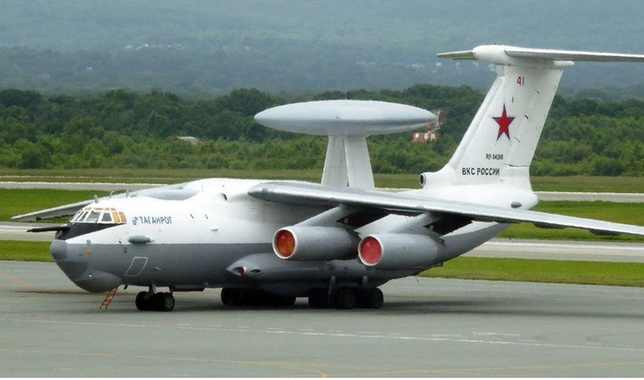 A-50U là phiên bản hiện đại hóa của A-50 thời Liên Xô, là một máy bay AEW&C ( máy bay Cảnh báo sớm và Kiểm soát trên không). Nó là một trong số các biến thể Il-76 được phát triển vào những năm 1980 và được trang bị hệ thống radar giám sát có thể theo dõi tới 10 mục tiêu trong thời gian thực.