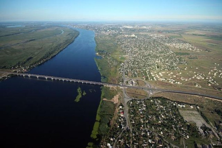Ukraine xác nhận, chưa có sân bay nào của nước này bị phá hủy hoàn toàn, hệ thống đường sắt Ukraine vẫn không bị cản trở, thậm chí một số cây cầu quan trọng bắc qua sông Dnepr vẫn còn đó. Tổ hợp công nghiệp-quân sự khổng lồ ở Kharkov cũng đang hoạt động bình thường.