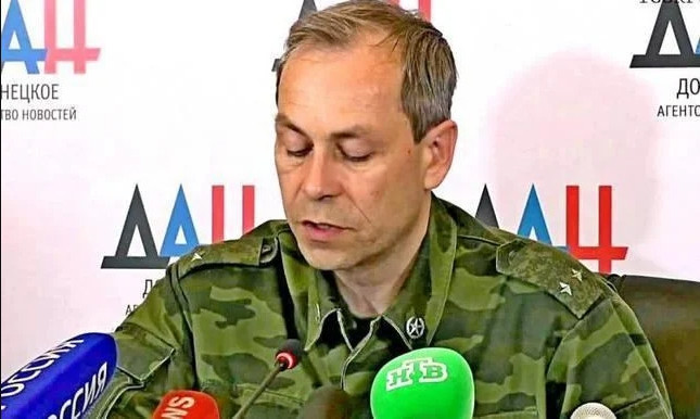 Đại tá Edward Basulin, đại diện chính thức của lực lượng dân quân Donbas thân Nga cho biết, dữ liệu đánh chặn tình báo vô tuyến, đã xác nhận sự hiện diện của một chỉ huy NATO dưới lòng đất, Lực lượng dân quân Donbas thông báo rằng, vị tướng Canada này, có thể đang ở dưới hầm ngầm của Nhà máy thép.