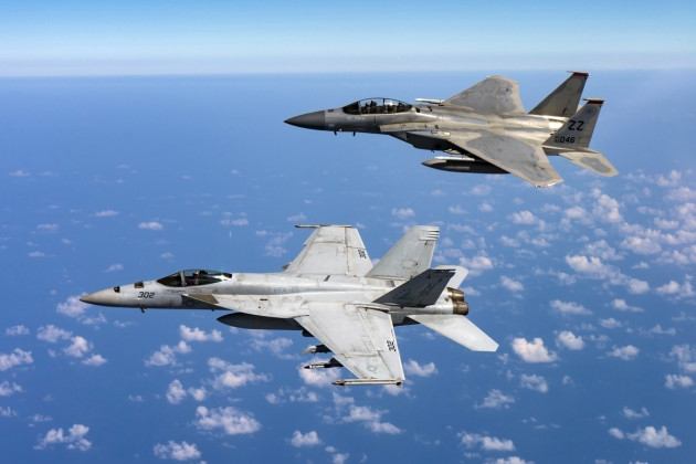Các máy bay chiến đấu F-15 của Mỹ, đóng tại căn cứ không quân Lask của Ba Lan, sẽ tham gia tuần tra trên không phận Ukraine nếu cần thiết. Thông tin về chủ đề này đã được lên tiếng bởi Thomas Newdick, nhà báo chuyên mục người Mỹ.