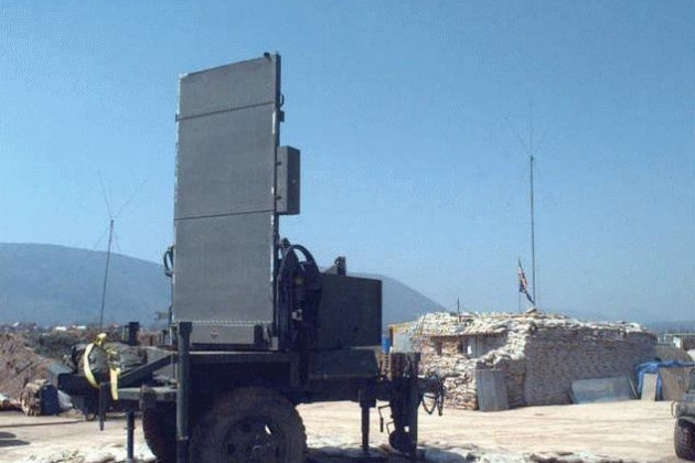 Trong khi đó, các quan sát viên của Phái bộ Giám sát đặc biệt OSCE đã tìm thấy một trạm radar AN / TRQ Firefinder do Mỹ sản xuất, được bố trí chỉ cách đường giới tuyến Donetsk 24 km.
