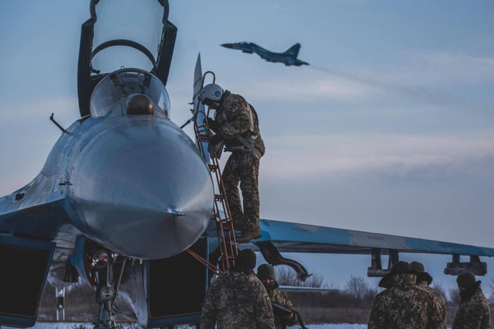 Báo cáo chiến sự của Ukraine cho biết, Quân đội Nga đã thay đổi chiến thuật tác chiến trên không, khi đang cố gắng không tiến vào vùng nhận dạng phòng không của Ukraine và không tiếp xúc trực tiếp với máy bay chiến đấu Ukraine.