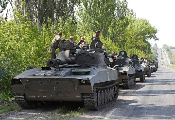 Ông Boldenkov nói: "Tại mặt trận Donbass, Quân đội Nga cùng các lực lượng vũ trang Donetsk và Luhansk đồng thời phát động các cuộc tấn công trên nhiều hướng và nhiều mục tiêu, nhưng kế hoạch của Quân đội Nga không thực sự rõ ràng”.