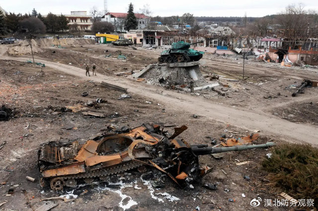 Chưa kể tới việc, số lượng xe tăng được các nước phương Tây chuyển tới Ukraine nhiều khả năng sẽ rất nhỏ giọt. Một phần, phương Tây không muốn góp phần vào việc leo thang xung đột ở Ukraine, một phần khác, bản thân các nước NATO, cũng cần thời gian để bổ sung vũ khí vào kho của mình, trước khi có thể viện trợ số vũ khí dư thừa cho nước ngoài.