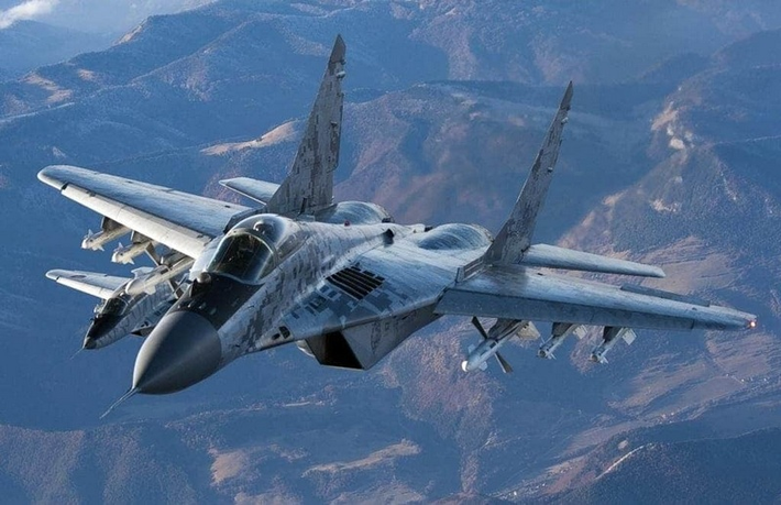 Việc MiG-29 của Ukraine, đồng thời sử dụng ba loại tên lửa hành trình chống radar AGM-88 của Mỹ, sẽ giúp mở rộng đáng kể khả năng của các máy bay chiến đấu Ukraine. Vì tùy thuộc vào từng phiên bản của tên lửa, những phiên bản sau có tầm bắn đến hơn 130 km, sẽ gây ra một mối đe dọa khá nghiêm trọng đối với các đài radar và trạm tác chiến điện tử của Nga.