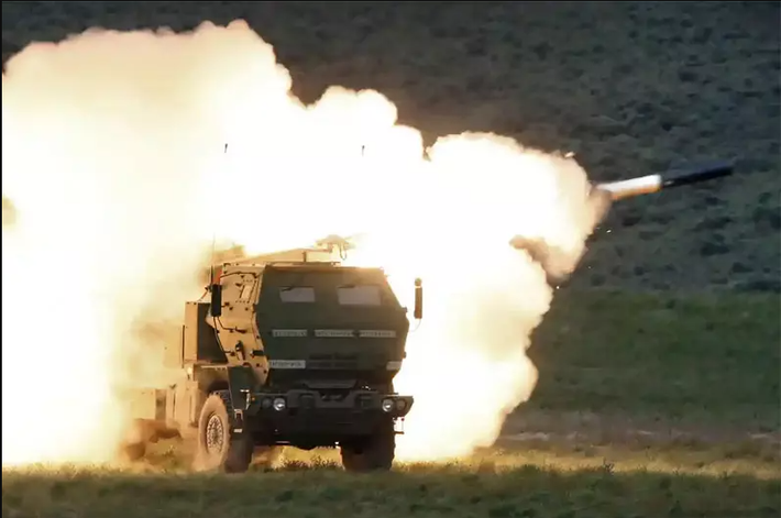 Với việc các quốc gia NATO liên tục cung cấp vũ khí tiến công tầm xa cho Ukraine, điều đó cũng khiến các loại vũ khí phòng thủ của Nga ngày càng khó có khả năng đánh chặn hơn. Lý do lớn nhất là số tên lửa M31 do hệ thống HIMARS phóng đi có tốc độ cao, nhưng quỹ đạo đường đạn tương đối thấp, nên rất khó đánh chặn.