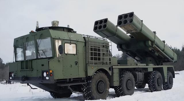 Còn các nhà thiết kế Nga, sau khi nhận ra những khiếm khuyết của MRLS của họ, Nga cũng đã phát triển một số MRLS kiểu modul như 9A52-4 Tornado, nhưng chưa bao giờ triển khai được quân đội. Do vậy, trong cuộc xung đột với Ukraine, thời gian tái nạp đạn cho các MRLS như BM-21, BM-27 hay BM-30 thường kéo dài, mất thời cơ tập trung hỏa lực.