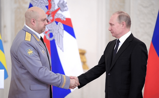 Chỉ vài ngày trước, Tổng thống Putin đã bổ nhiệm cựu Tổng tư lệnh Lực lượng Hàng không Vũ trụ Nga, Tướng Sulovykin Vladimirovich làm Tổng tư lệnh chiến dịch quân sự đặc biệt tại Ukraine. Điều này có thể thấy, đợt phản công tiếp theo của quân đội Nga sẽ phát huy ưu thế trên không của họ.