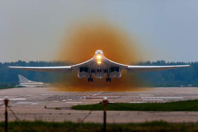 Một số người cho rằng, Không quân Nga sợ hệ thống phòng không và UAV của Ukraine; khách quan đánh giá, Mỹ đã viện trợ bao nhiêu vũ khí phòng không, trong hàng chục tỷ USD viện trợ? Liệu lực lượng phòng không này có thể ngăn chặn Không quân Nga? Nên có thể trả lời, trước đó Quân đội Nga không muốn thực sự sử dụng không quân trên chiến trường.