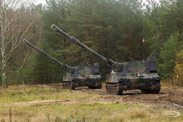 Những khẩu M109A3GN mà Na Uy viện trợ cho Ukraine là số pháo không được nâng cấp và đưa vào niêm cất; nhưng trước đó được thay nòng pháo mới của Đức, cho phép bắn các loại đạn 155 mm cải tiến, bao gồm cả đạn nổ phá, chiếu sáng và đạn khói; tầm bắn tối đa 24.700 m. Khi sử dụng đạn tăng tầm, tầm bắn tối đa có thể tới 30.000 m.