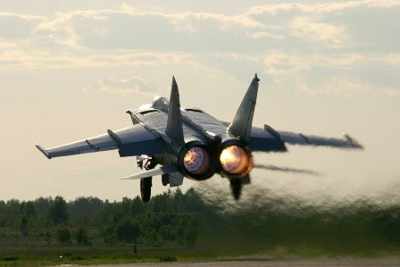 Trong biên chế của Không quân Ấn Độ, MiG-25 trong những năm 1980 đã bay sâu vào không phận Pakistan và chúng có một đặc điểm chung là đều bất khả xâm phạm và thậm chí phi công còn có thể tạo ra sự “bùng nổ âm thanh” đối với Pakistan, khi biết rằng máy bay F-16 của Pakistan không bao giờ có thể tiếp cận được họ.