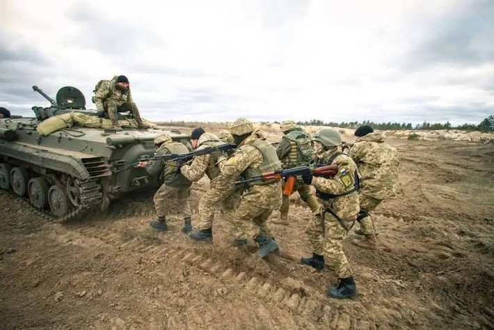 Nhìn chung, Lữ đoàn bộ binh cơ giới 54 của Quân đội Ukraine là đơn vị mới thành lập được vài năm, không có lịch sử vẻ vang, chưa nổi tiếng, vũ khí trang bị cũng rất phổ thông, không có vũ khí tối tân nào đáng nói.