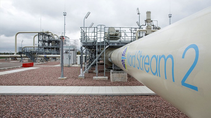 Về khí đốt, Đức đã ngừng đường ống dẫn khí đốt tự nhiên Nord Stream 2 và EU đã quyết định loại bỏ năng lượng của Nga vào năm 2027, để không còn phụ thuộc vào Nga. Anh và Mỹ thậm chí đã ngừng nhập khẩu dầu thô của Nga và cân nhắc ngừng nhập cả uranium, nguyên liệu cho các nhà máy điện hạt nhân.
