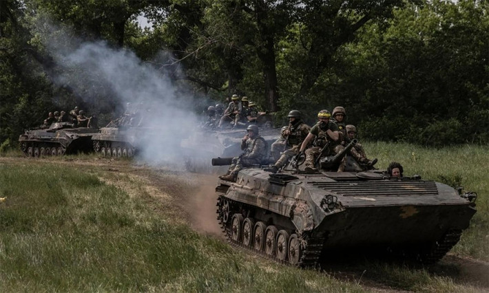 Để giải vây của quân Nga tại Vuhledar, các đơn vị phòng thủ của Quân đội Ukraine bao gồm các Lữ đoàn cơ giới độc lập số 529, 110 và 93, Lữ đoàn Yeager độc lập 68 và Tiểu đoàn xung kích độc lập 24 của Ukraine đã được tung vào cuộc chiến.