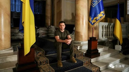 Trong khi đó, ở Ukraine, phản ứng là tương đối thận trọng; tuyên bố mới nhất của Tổng thống Zelensky đó là, kết quả cuộc đàm phán là tích cực; nhưng nó không át được tiếng nổ của đạn pháo Nga. Hiện Quân đội Nga vẫn còn trên lãnh thổ Ukraine, vì vậy Ukraine không giảm nỗ lực phòng thủ.