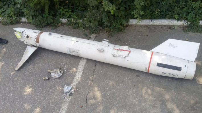 Một số chuyên gia phân tích cho rằng, tình huống này là do hệ thống phòng không của Ukraine tương đối mạnh; Quân đội Ukraine không chỉ được trang bị pháo phòng không tự hành do Đức cung cấp, mà tên lửa chống radar AGM-88 của Mỹ, đã làm suy yếu khả năng chỉ huy trên không của quân đội Nga.
