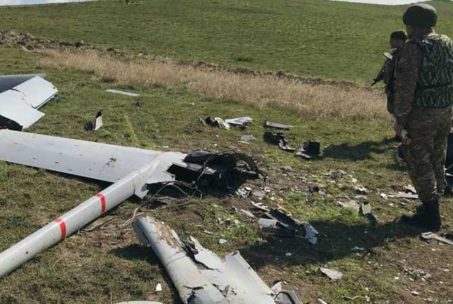 Quân đội Nga trong một cuộc phỏng vấn với RIA Novosti cho biết: “Rất nhiều UAV TB2 đã bị hệ thống phòng không của chúng tôi bắn hạ,100% tên lửa phóng trúng đích ... Trên thực tế, không có khó khăn gì đối với chúng tôi khi chiến đấu với UAV TB2, và chúng tôi thậm chí còn gọi đùa đó là “trình độ sơ cấp”, đối với trắc thủ điều khiển tên lửa”.