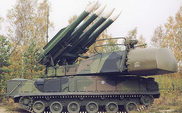 Trong chiến dịch quân sự đặc biệt của Nga tại Ukraine, Không quân Nga mặc dù chiếm ưu thế trên không, nhưng vẫn thường xuyên phải đối mặt với những mối đe dọa từ mặt đất; trong đó có nhiều hệ thống phòng không tầm trung như Buk-M1 hay thậm chí là S-300.