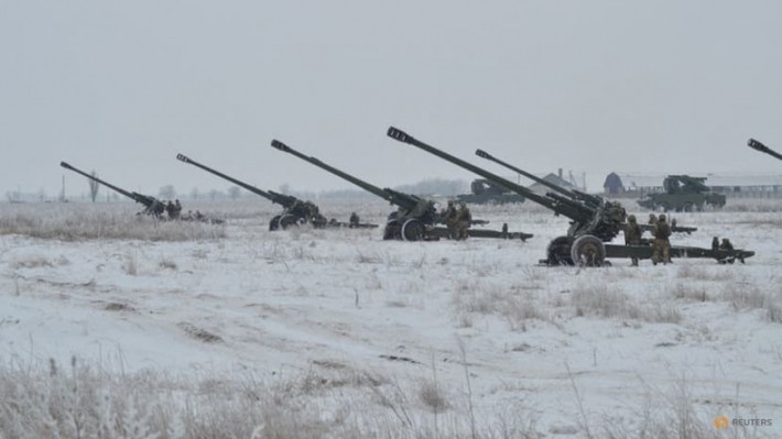 Trên mặt trận Donbas, Nga sử dụng ưu thế về pháo binh để áp chế Quân đội Ukraine trong vòng vây, đồng thời tiến hành các đợt pháo kích suốt ngày đêm với phương châm “làm mềm chiến trường”, khiến Quân đội Ukraine không thể chịu đựng nổi và hạn chế mức thấp nhất thiệt hại, nhất là về sinh lực.