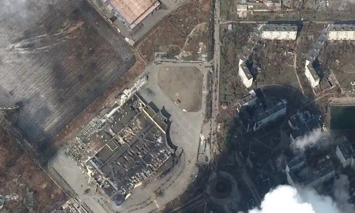 Trong khi đó, lực lượng dân quân Donetsk tiếp tục siết chặt vòng vây ở Mariupol, từng bước giành quyền kiểm soát các quận của thành phố. Đồng thời tiếp tục sơ tán dân thường ra khỏi khu vực chiến sự.