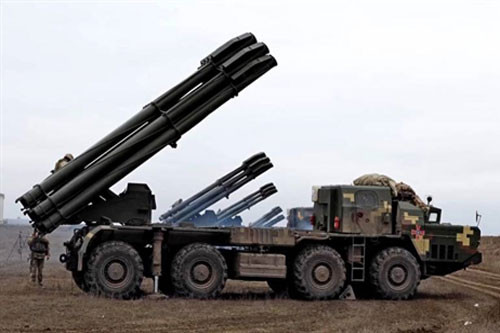 Vị chuyên gia này cho biết thêm, nhiều khả năng Mỹ sẽ không cung cấp cho Ukraine tên lửa chiến thuật tầm xa chính xác cho hệ thống HIMARS và sẽ chỉ giới hạn ở các loại đạn không điều khiển; như vậy hệ thống này thậm chí không bằng các MRLS BM-30 Smerch mà Ukraine được thừa kế từ Liên Xô.