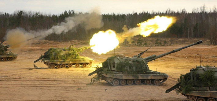 Ngoài ra, do Ukraine bị Quân đội Nga phá hủy các nhà máy công nghiệp quốc phòng, nên Quân đội Ukraine mất khả năng sản xuất đạn pháo tại địa phương. Điều này cũng đồng nghĩa với việc các loại đạn pháo sản xuất thời Liên Xô, mà Quân đội Ukraine đang sử dụng, đã dần cạn kiệt mà không có nguồn bổ sung.