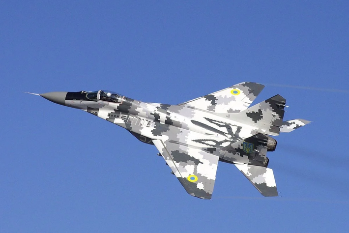 Thứ hai là MiG-29A, loại máy bay chiếm khoảng một nửa số máy bay chiến đấu của Ukraine. MiG-29 là một chương trình được phát triển song song với Su-27. Các máy bay chiến đấu này có tầm hoạt động ngắn hơn nhiều, cảm biến yếu hơn và chỉ được trang bị tên lửa tầm xa ngắn hơn so với Su-27.